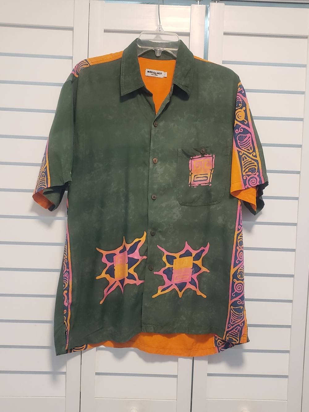Casual Green Short-Sleeve Button-Down Shirt with Orange & Pink Accents